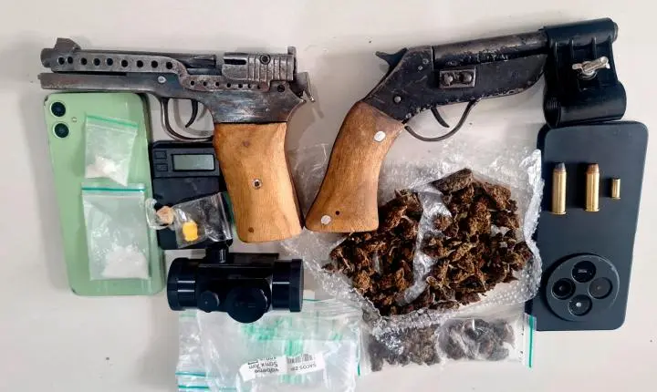 OURO PRETO DO OESTE – POLÍCIA MILITAR APREENDE ENTORPECENTES, ARMAS E CONDUZ SUSPEITO DURANTE OPERAÇÃO