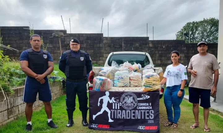 Polícia Militar realiza entrega de alimentos arrecadados na 3ª Corrida e Caminhada Tiradentes
